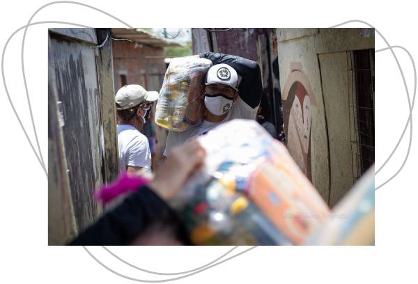 Foto de doação nas Palafitas